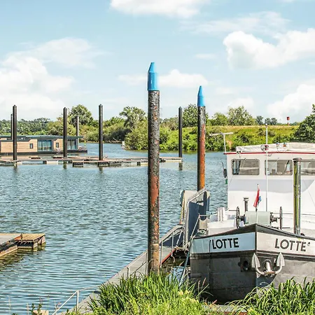 Botel Cozy Ship In Ohe Laak With Kitchen